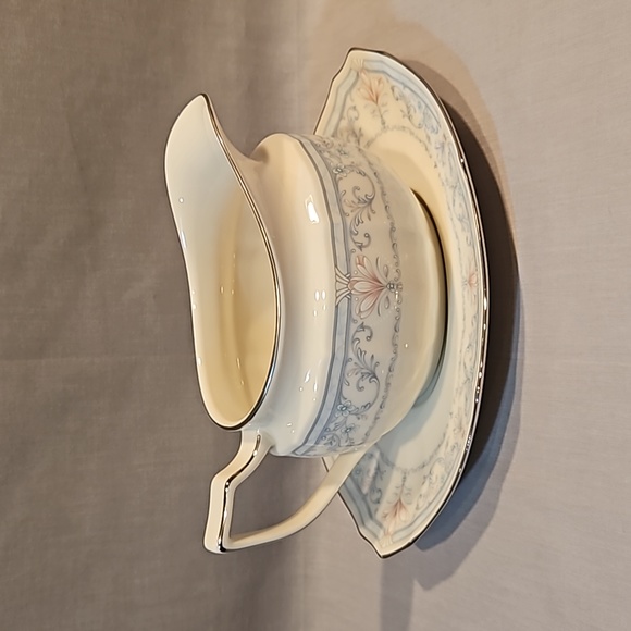 New Noritake Crown Flower 7324 Gravy Boat w/Underplate Ivory China - Picture 2 of 11